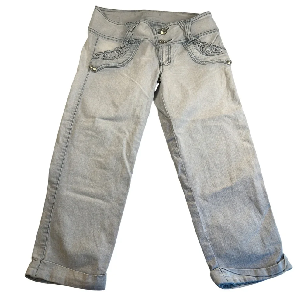 Y2K Capri Jeans Light Wash Colombian Denim Rhinestone Embroidered Low Rise Sz 10